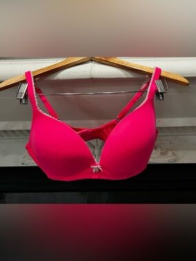 Victoria's Secret Body by Victoria No-Wire Bright Hot Pink Bra